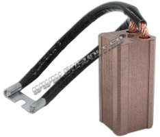 Электрощетка импортная J164 32x32x65 К1-7, 2/6*190 мм, 7Д, с отверстием по центру Электрощетка импортная J164 32x32x65 К1-7, 2/6*190 мм, 7Д, с отверстием по центру