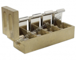 Щеткодержатель FRKS-RV 4/38x38 тип 1 (аналог Schunk, Mersen (Carbon Lorraine), Siemens, Pantrac, Lampar, Carls Elektrotechnik, Carbex и Rekofa) Щеткодержатель FRKS-RV 4/38x38 тип 1 (аналог Schunk, Mersen (Carbon Lorraine), Siemens, Pantrac, Lampar, Carls Elektrotechnik, Carbex и Rekofa)