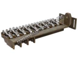 Щеткодержатель FZKTD-RV 9/25x32 тип 1 (аналог Schunk, Mersen (Carbon Lorraine), Siemens, Pantrac, Lampar и Rekofa) Щеткодержатель FZKTD-RV 9/25x32 тип 1 (аналог Schunk, Mersen (Carbon Lorraine), Siemens, Pantrac, Lampar и Rekofa)